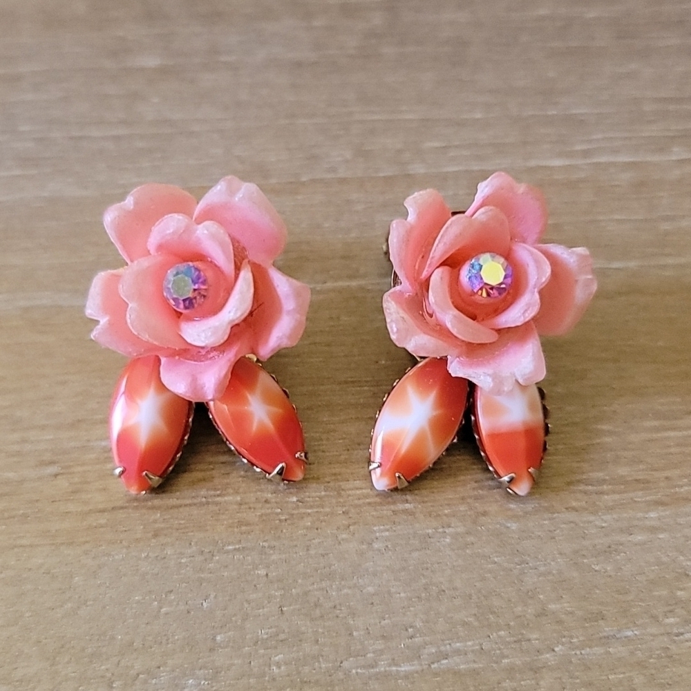 Pink Rose Clip-On Earrings Vintage Inspired Floral Costume Jewelry - Picture 3 of 7